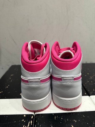 Air Jordan 1 Mid Fierce Pink