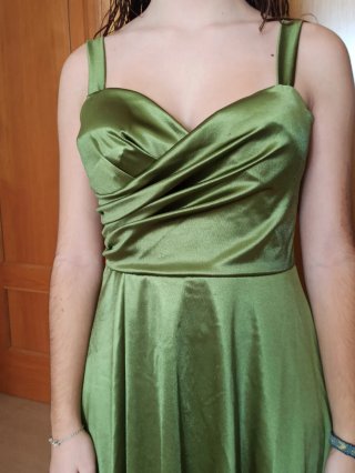 Vestido de fiesta verde oliva satinado