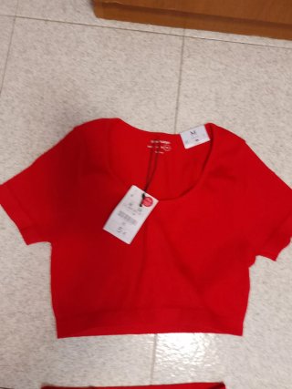 Conjunto Top y Falda Roja y conjunto pantalón y bl