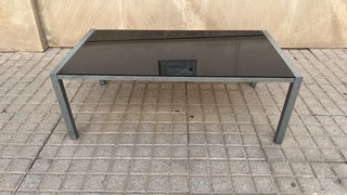 Mesa de centro cristal negro y metal