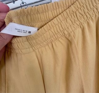 Pantalones anchos amarillos Zara