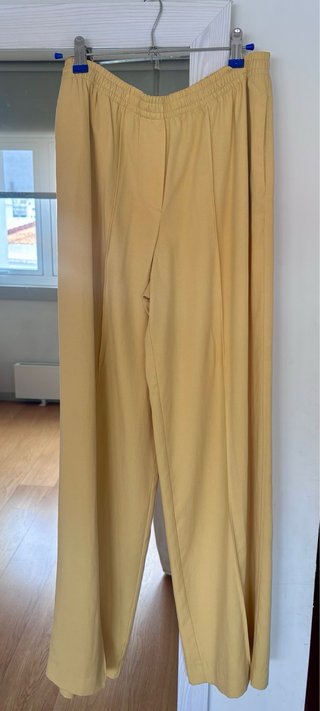 Pantalones anchos amarillos Zara