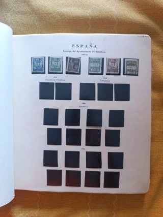 Album di francobolli spagnoli incompleti