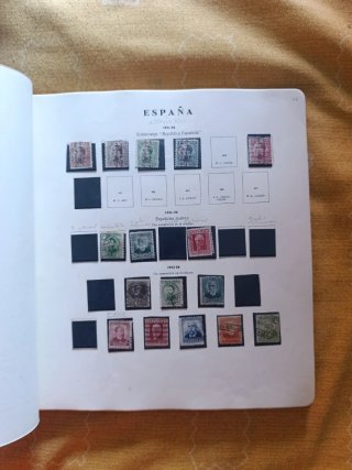 Album di francobolli spagnoli incompleti