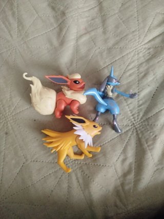 3 Figuras Pokémon: Lucario, Flareon, Jolteon