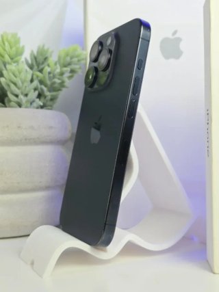 iPhone 15 Pro blu scuro