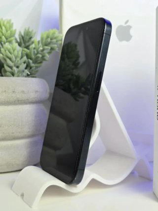 iPhone 15 Pro blu scuro