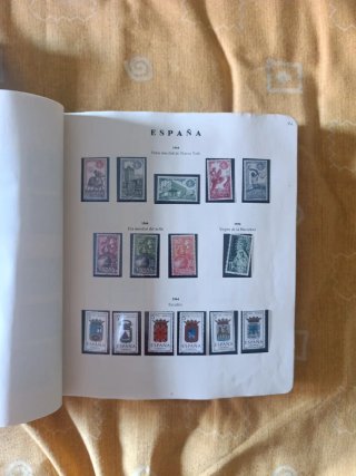 Album di francobolli Spagna quasi completo