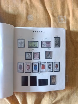 Album di francobolli Spagna quasi completo