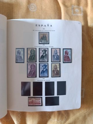 Album di francobolli Spagna quasi completo