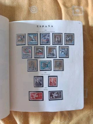 Album di francobolli Spagna quasi completo
