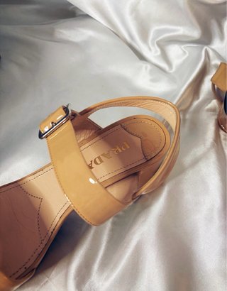 Sandalias Prada Beige Tacón Plataforma