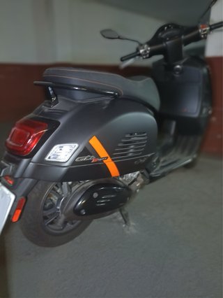Vespa Negra Scooter