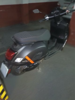 Vespa Negra Scooter