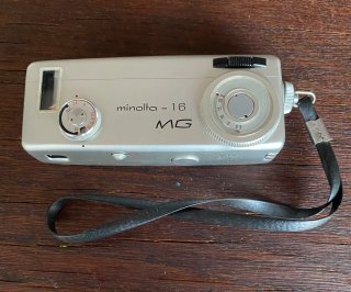 Minolta 16 mm Cámara Espía + Funda Piel