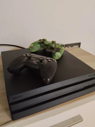 Gangazo, PlayStation 4 Pro 1TB
