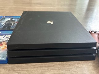 PS4 Pro + 4 Juegos + 2 Mandos + Altavoz