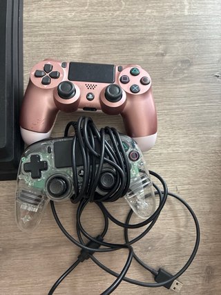 PS4 Pro + 4 Juegos + 2 Mandos + Altavoz