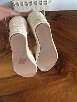 Sandalias cuña beige