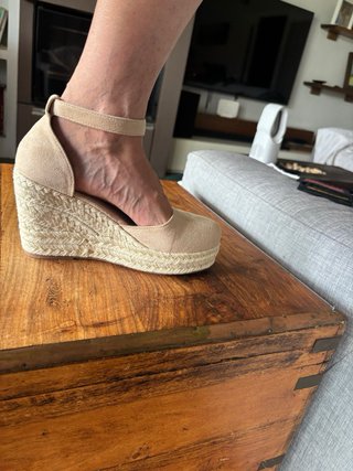Sandalias cuña beige