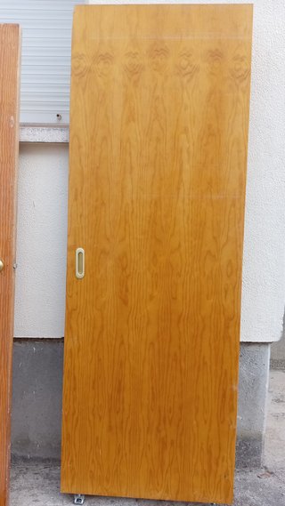 Puerta madera con marco 64-74cm
