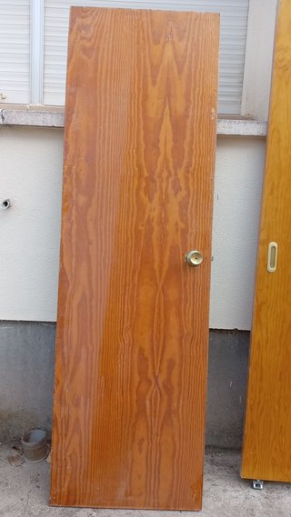 Puerta madera con marco 64-74cm