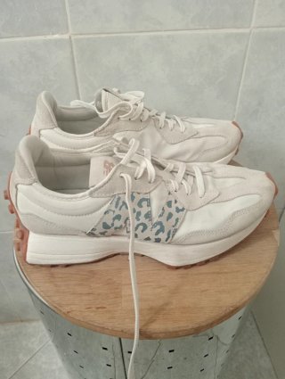 Zapatillas New Balance 327 Beige/Blanco
