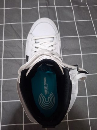 Zapatillas Converse altas blancas y negras