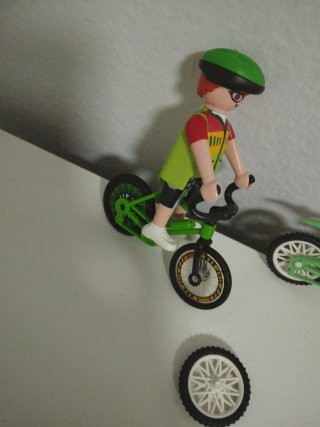 Playmobil ciclista.