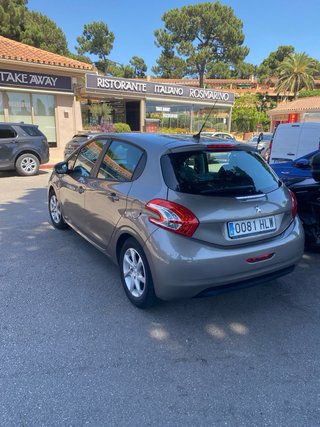 Peugeot 208 2012