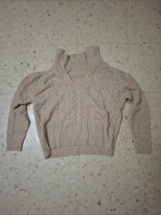 Suéter de lana beige cuello alto mujer