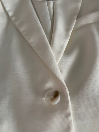 Americana corta Stradivarius blanca
