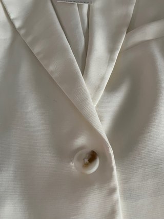 Americana corta Stradivarius blanca