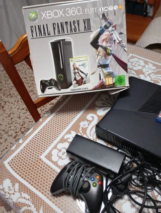 Xbox 360 Nera + 2 Controller + Gioco PS4