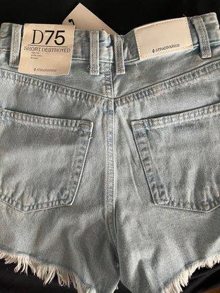 Shorts vaqueros Stradivarius con pedrería