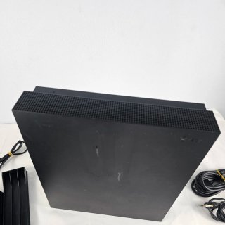 Xbox One X + Accessori Neri