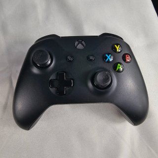 Xbox One X + Accessori Neri