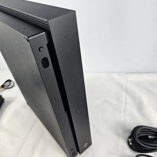 Xbox One X + Accessori Neri
