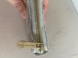 Cartera Michael Kors Blanca y Dorada