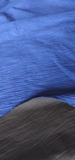 Retal Tela azul con textura plisada
