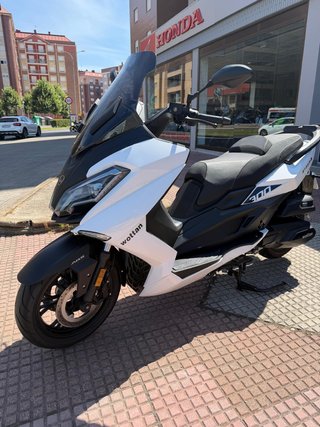 Wottan 300 Maxi Scooter