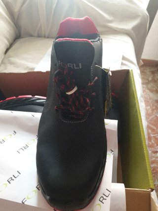 Zapato de seguridad Forli negro y rojo