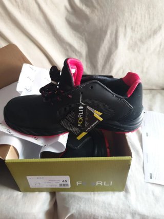Zapato de seguridad Forli negro y rojo
