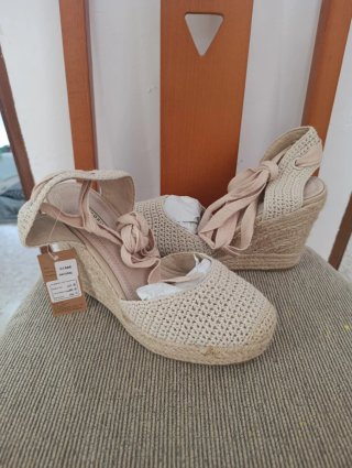Sandalias cuña crochet beige