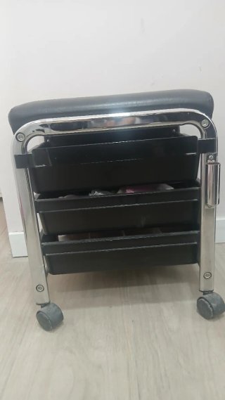 Carrito de manicura con ruedas y cajones
