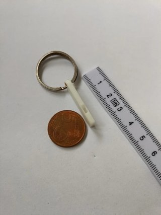 Mini silbato 3D para llavero