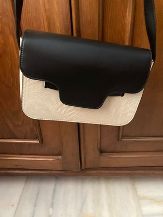 Bolso bandolera beige y negro