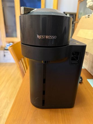 Cafetera Nespresso DeLonghi Vertuo Lattissima Negr