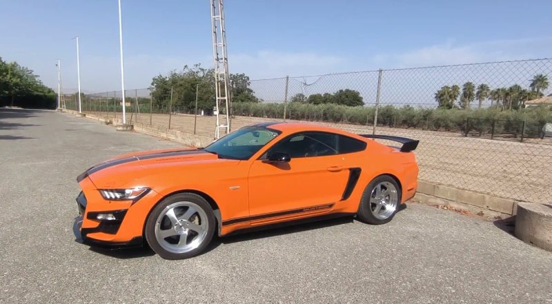Ford Mustang 2017 - foto 1