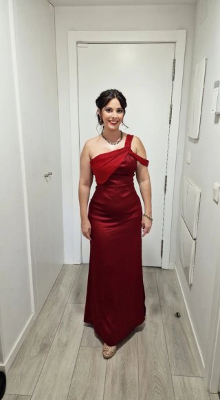 Vestido largo de fiesta color burdeos – Como nuevo